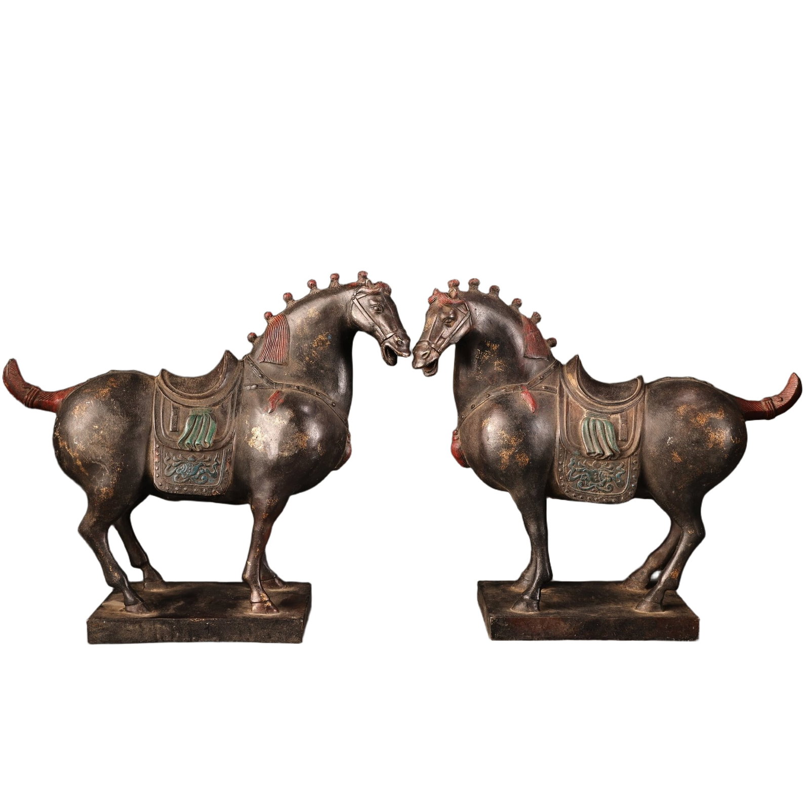 Copper high relief painted Tang horse pair: Pair of Tang Horse Copper High Relief Paintings Exquisite craftsmanship, exquisite design Weight of each: 4600 grams, Height: 31 centimeters, Width: 36 centimeters