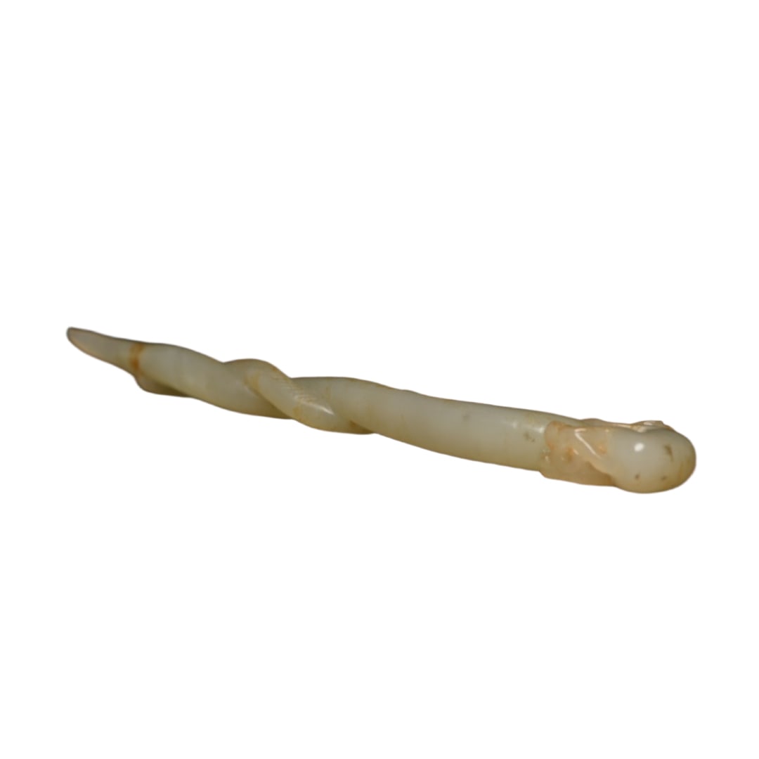 Hetian Jade Hairpin: Hetian Jade Hairpin Specifications: 16.6×3.2×1.2 cm, weight 53 grams. The jade is warm and delicate, with a natural color, skillful carving, excellent patina, vivid carving, smooth lines, and perfec