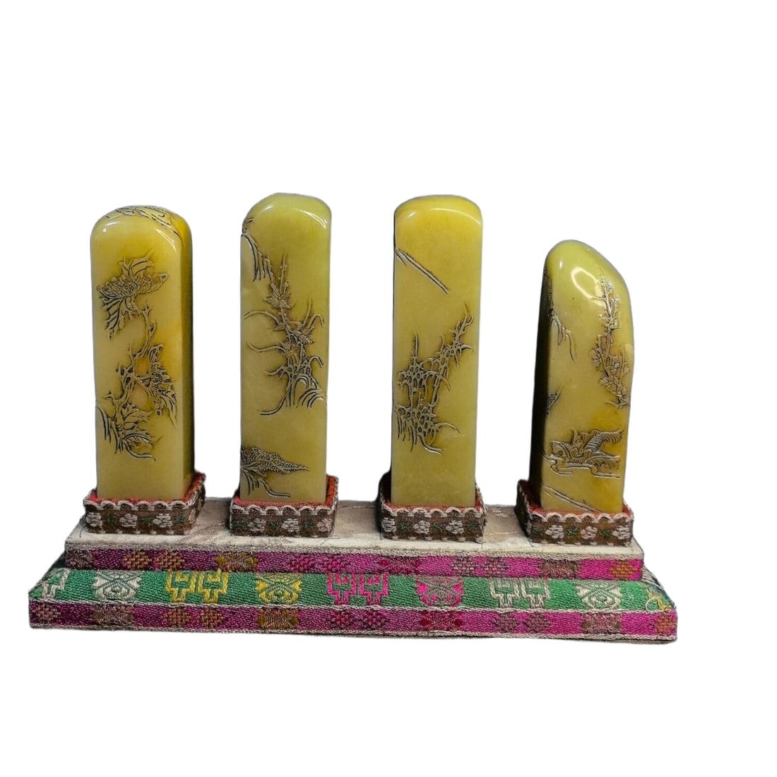 Collection of the famous seal engraver Huang Shiling from the Qing Dynasty: Shoushan Stone Aiye Green Seal Ornament A collection of the famous Qing Dynasty seal engraver [Huang Shiling]. Made of high-quality Aiye Green, with a warm and moist color like jade, fine and transluc