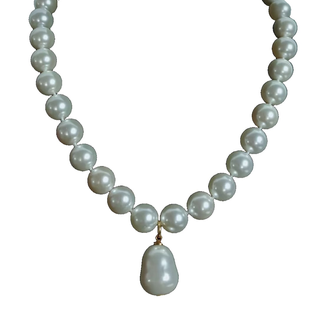 Pearl necklace (1 of 7)