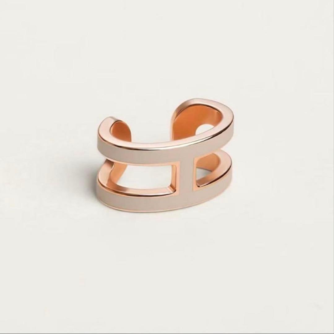 Second-hand - Brand new HermEs Pop H ear cuff, burgundy color: HermEs This is the latest model, and also a very hard-to-find item! Purchased the ear clips at a store in Japan. Poph's iconic signature has been reinterpreted, enhancing this series with a bold new