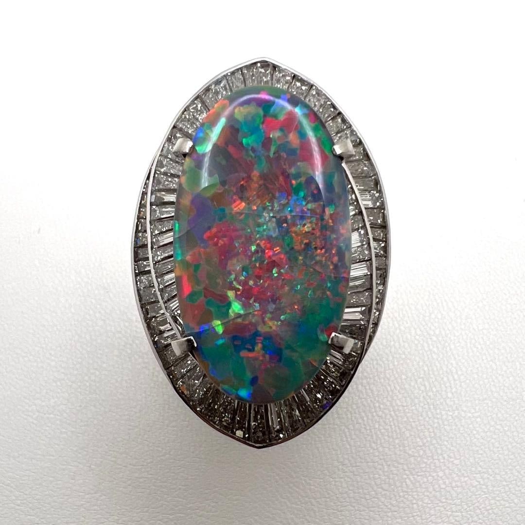 Second-hand - Platinum PT900 ring, set with a 14-carat black opal and a 5-carat diamond.: Platinum PT900 ring, set with a 14-carat black opal and a 5-carat diamond, size 15. Platinum PT900 ring, width ranging from 6mm to 4.1mm. Black opal stone, 27.7mm x 15.7mm, 14.05 carats. Total diamond