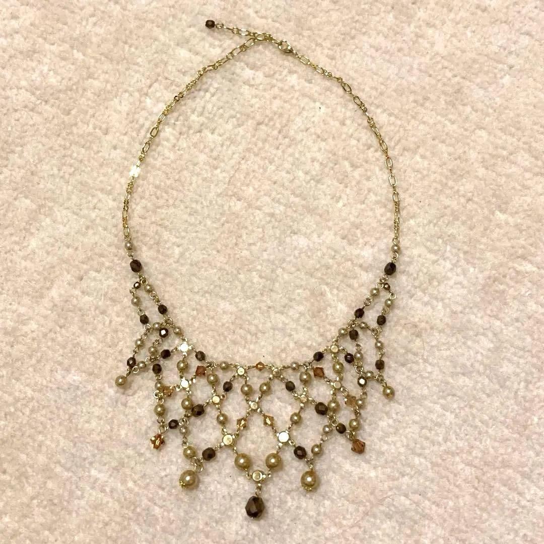 Second-hand - Necklace, pearl strand: This is an exquisite necklace made of pearls and beads.