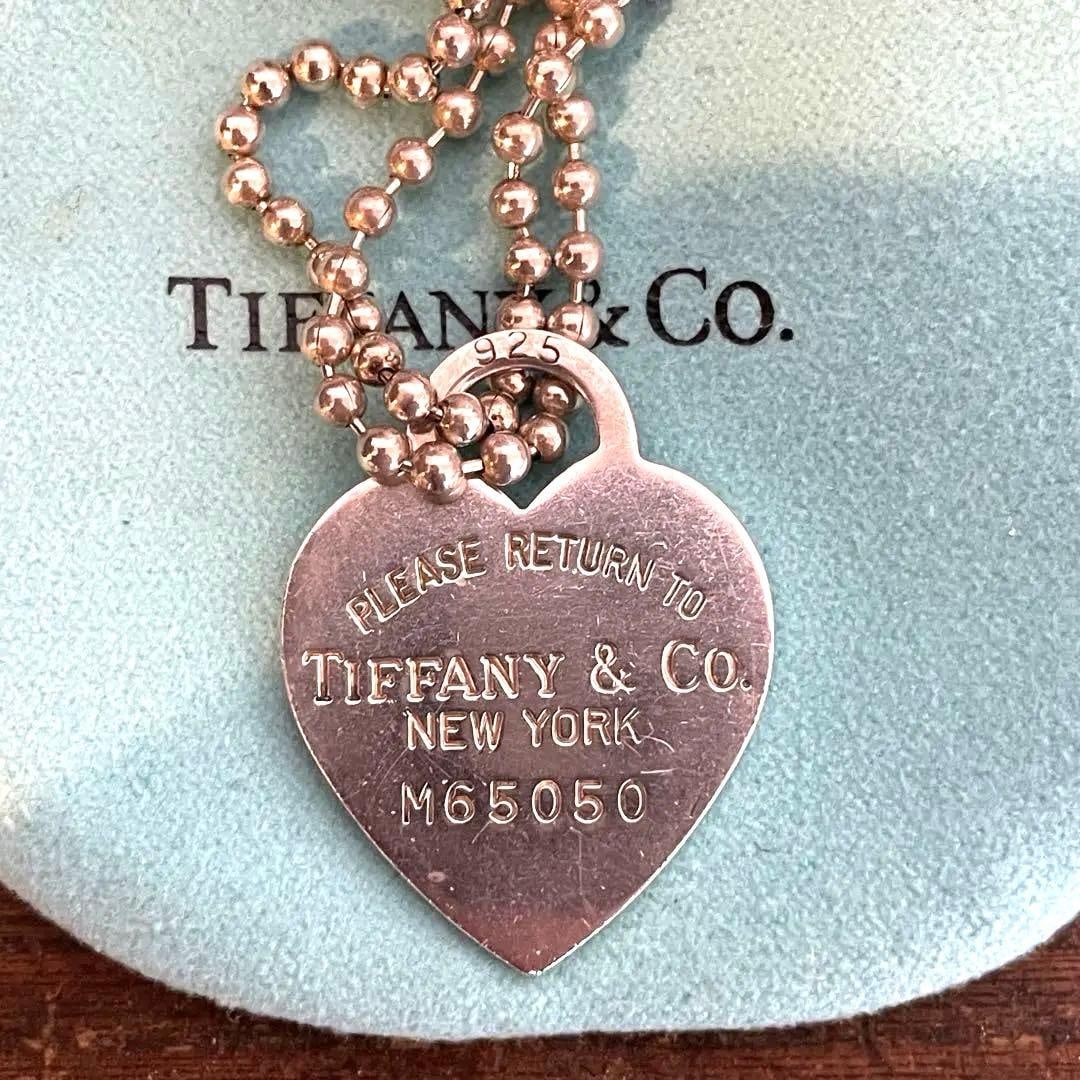 Second-hand - Tiffany & Co. Return to Heart Necklace 925 Sterling Silver Double-sided Necklace: This is the classic "Return to Tiffany" necklace from Tiffany & Co., in a rare long chain version. This necklace is an original design and can be worn by both men and women, especially suitable for th
