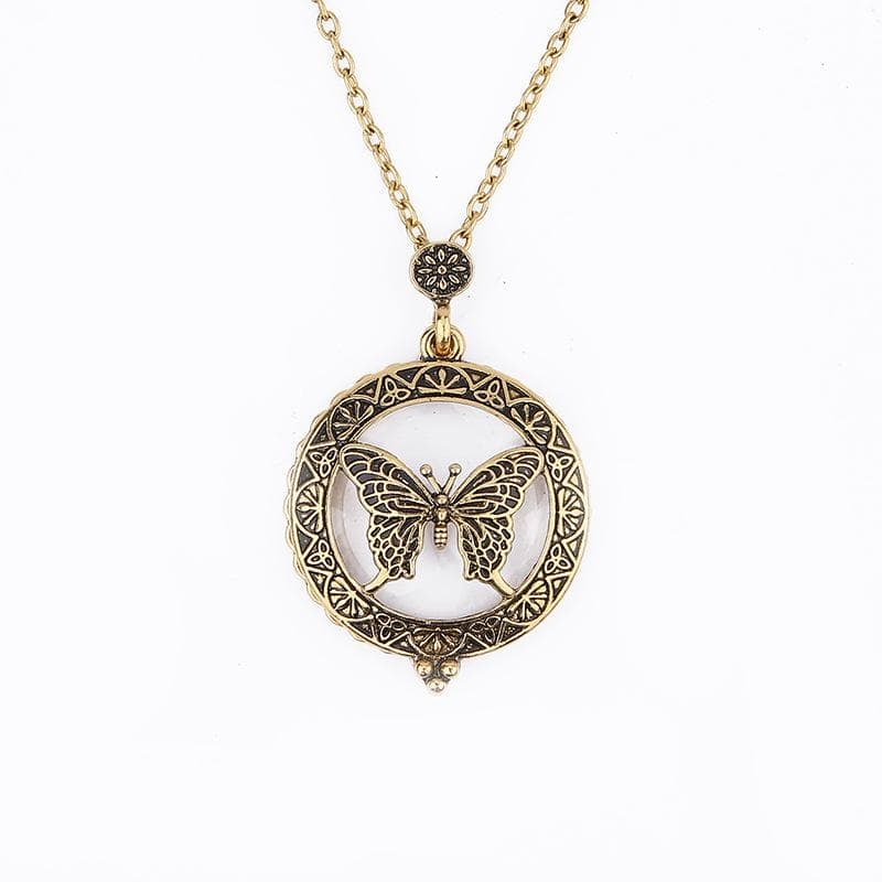 Second-hand - Necklace pendant, butterfly design: This is a butterfly-patterned necklace pendant. It weighs only about 30 grams, so you won't feel any weight, not even its presence. The chain length is not designed for a specific purpose but can be a
