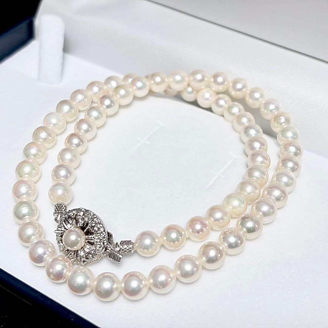Second-hand - Natural Akoya Pearl Necklace, 6.5-7.0mm, Silver Setting: Material: Akoya pearls Silver clasp Size: Approximately 44 centimeters in length Pearls: 6.5-7.0 millimeters Weight: 30 grams Color: White Does not include any accessories.