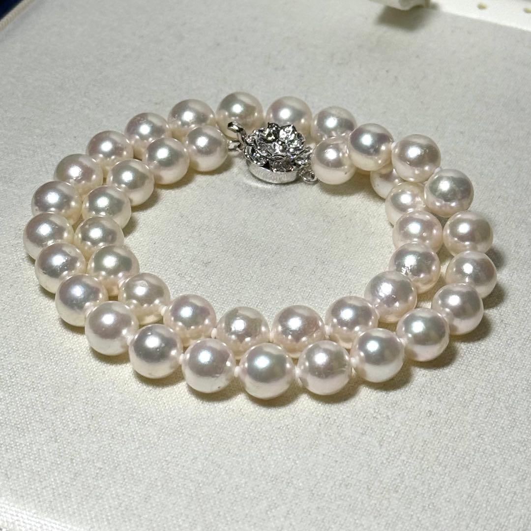 Second-hand Akoya pearl necklace, silver, large pearls, approximately 9-9.5mm.: Excellent luster! Akoya Pearl Necklace, silver, large pearls, approximately 9-9.5mm. Dimensions (Approx.) Necklace length: 43 cm Pearl size: 9-9.5 mm Weight: 49.1 grams