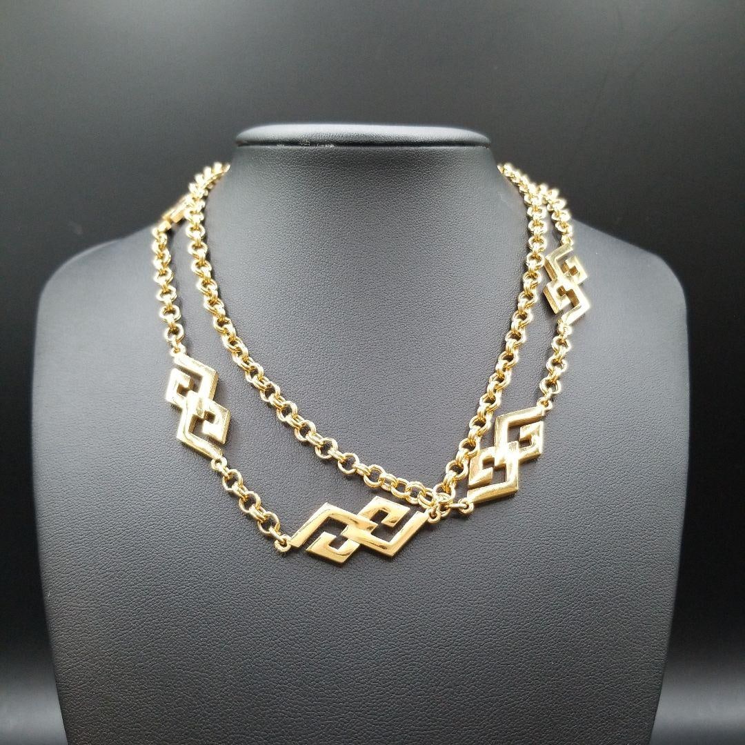 Second-hand - Givenchy G logo thick chain gold necklace for women: This Givenchy G Logo Necklace exudes a strong presence with its thick double chain design and iconic G logo pattern, showcasing a luxurious temperament. Wearing it instantly elevates the overall sophi