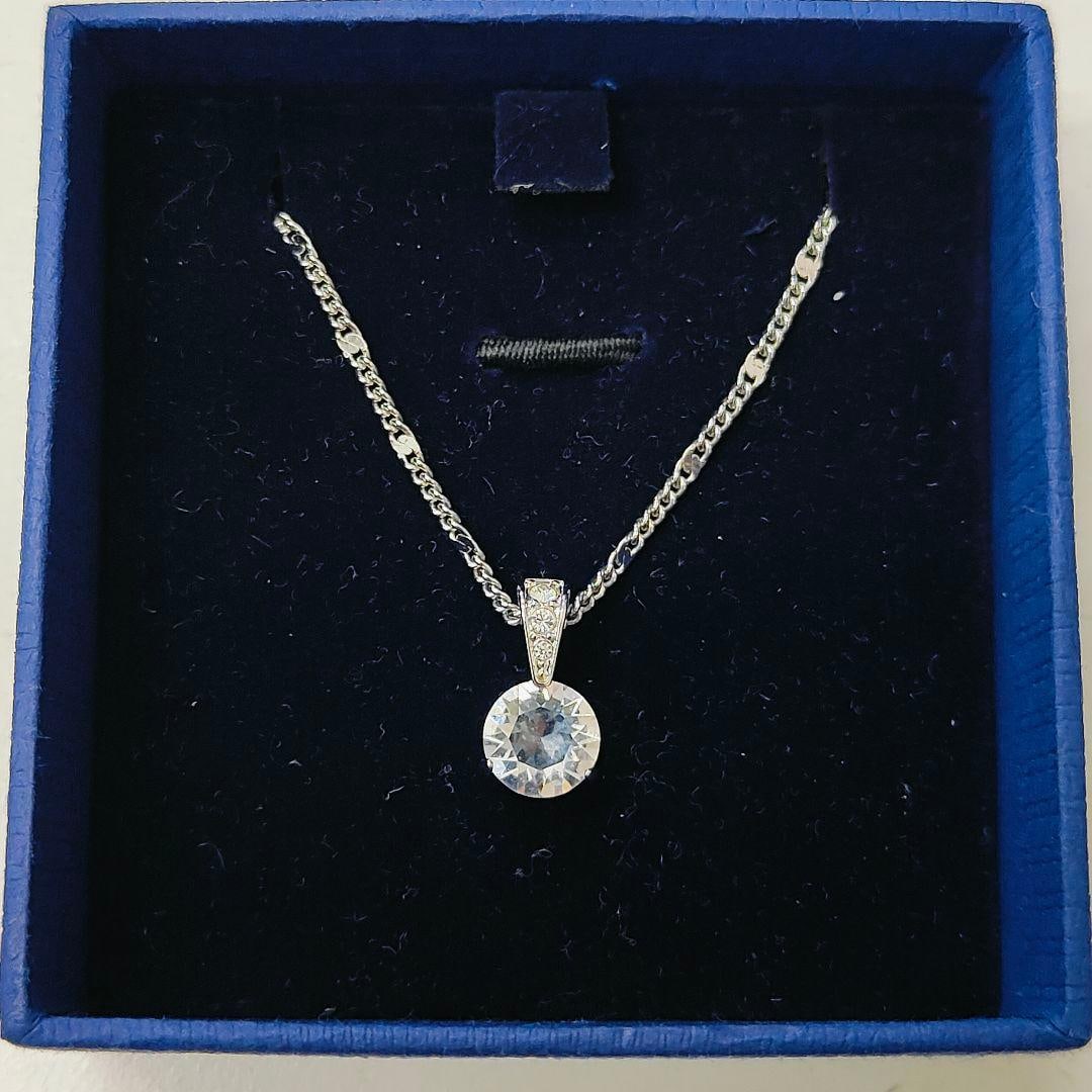 Second hand - Swarovski single diamond necklace: Swarovski Single Diamond Necklace Accessories Storage box, storage pouch