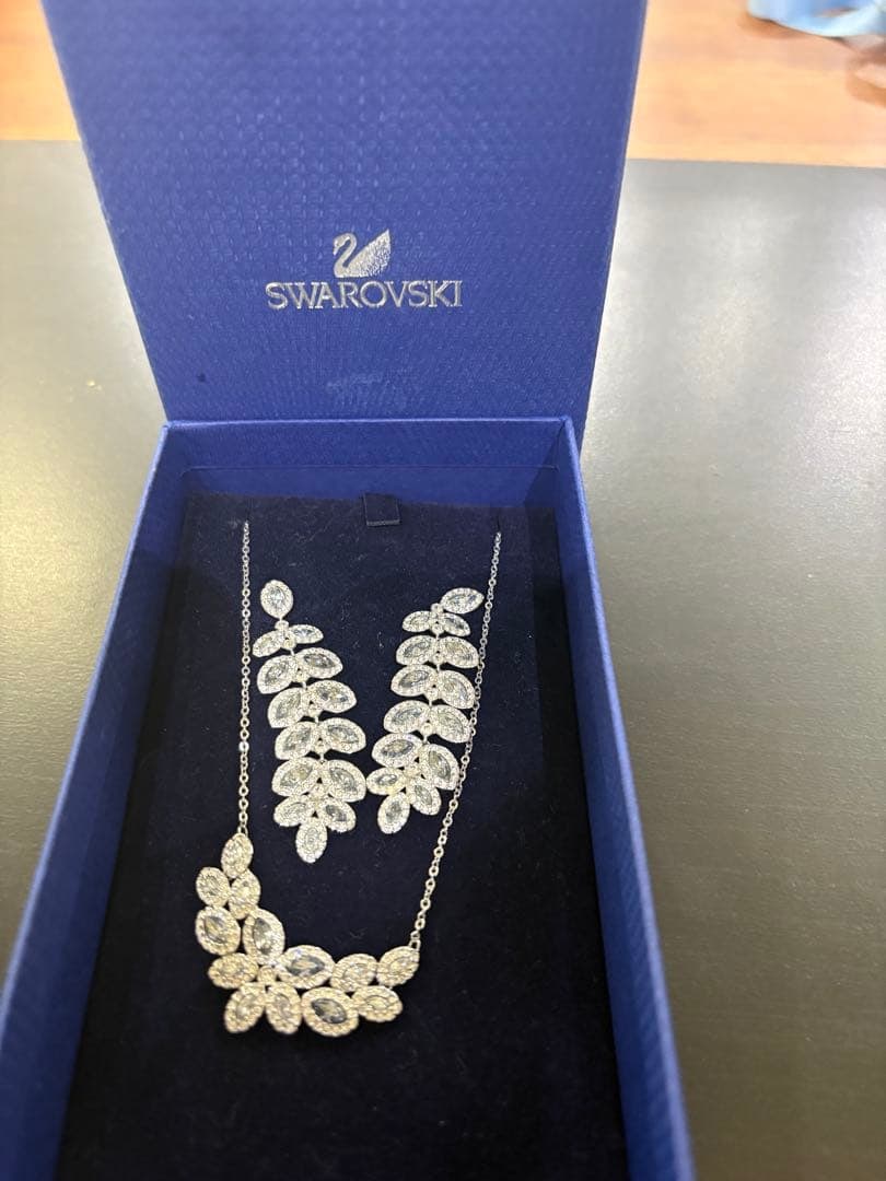 Second-hand - Swarovski Baron Necklace Earring Set, Leaf Pattern - 2