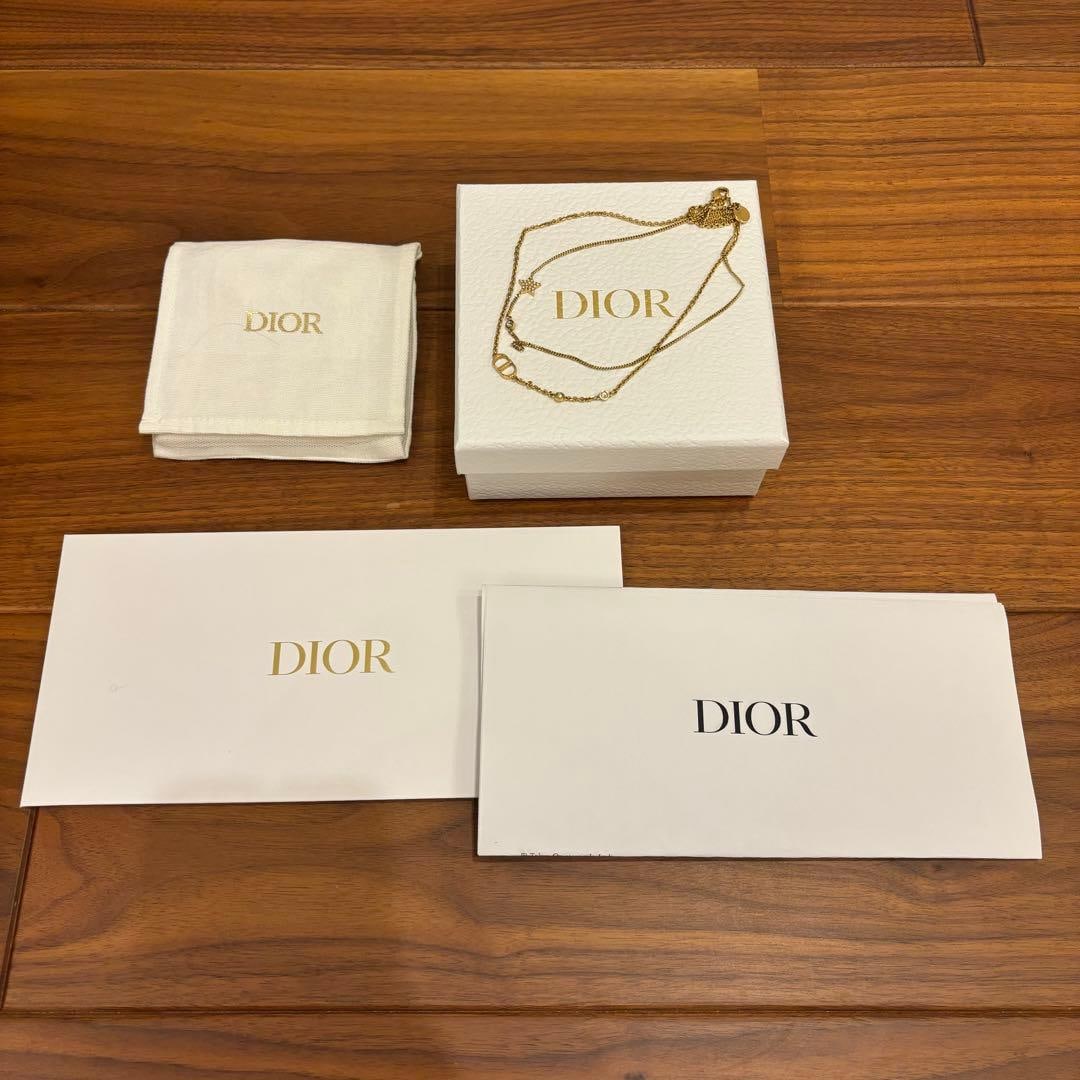 Second-hand - Dior necklace: Purchased at the Dior boutique on Omotesando in September 2022. The receipt shown in the photo. Due to personal information being included, we will not include it in the package. We will only ship the