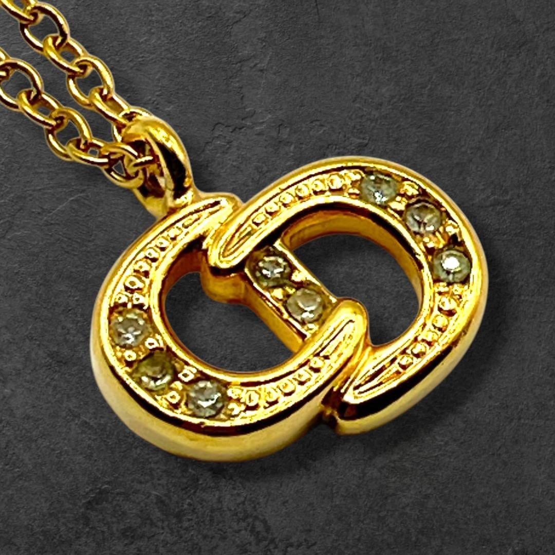 Second-hand Dior CD Logo necklace, gold color: [Dior CD Logo Necklace, Gold] Material: Unknown Color: Gold Country of Origin: Unknown Size Description: N/A Featuring a dazzling design, this necklace showcases the CD logo pattern adorned with