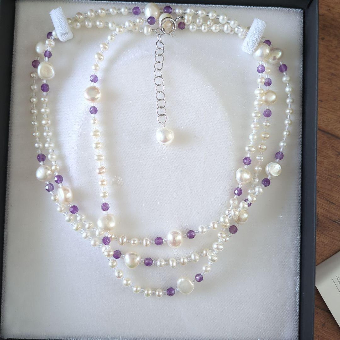 Second-hand - Freshwater pearl and amethyst long necklace - Tokyo Pearl: It is a beautiful long necklace made of freshwater pearls and amethyst. This necklace is approximately 125 centimeters long, so it looks very pretty when wrapped around two or three times. Material: