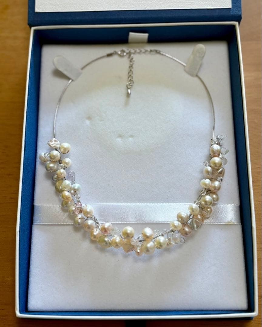 Second-hand - Freshwater Pearl Necklace Earring Set: Freshwater pearl necklace and earrings set, star-shaped design. Elegant and delicate, perfect for weddings, parties, and other special occasions.