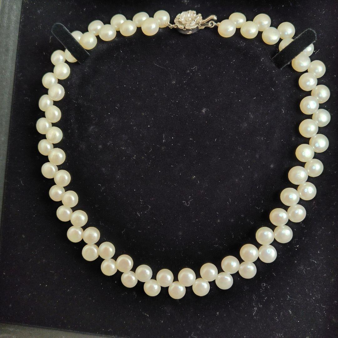 Second-hand - Freshwater pearl necklace, double strands, silver accessories: Freshwater pearl necklace, double strand, with silver fittings, comes with a certificate. Condition: No obvious stains or damages. Actual size: Bead diameter approximately 9mm / Total length