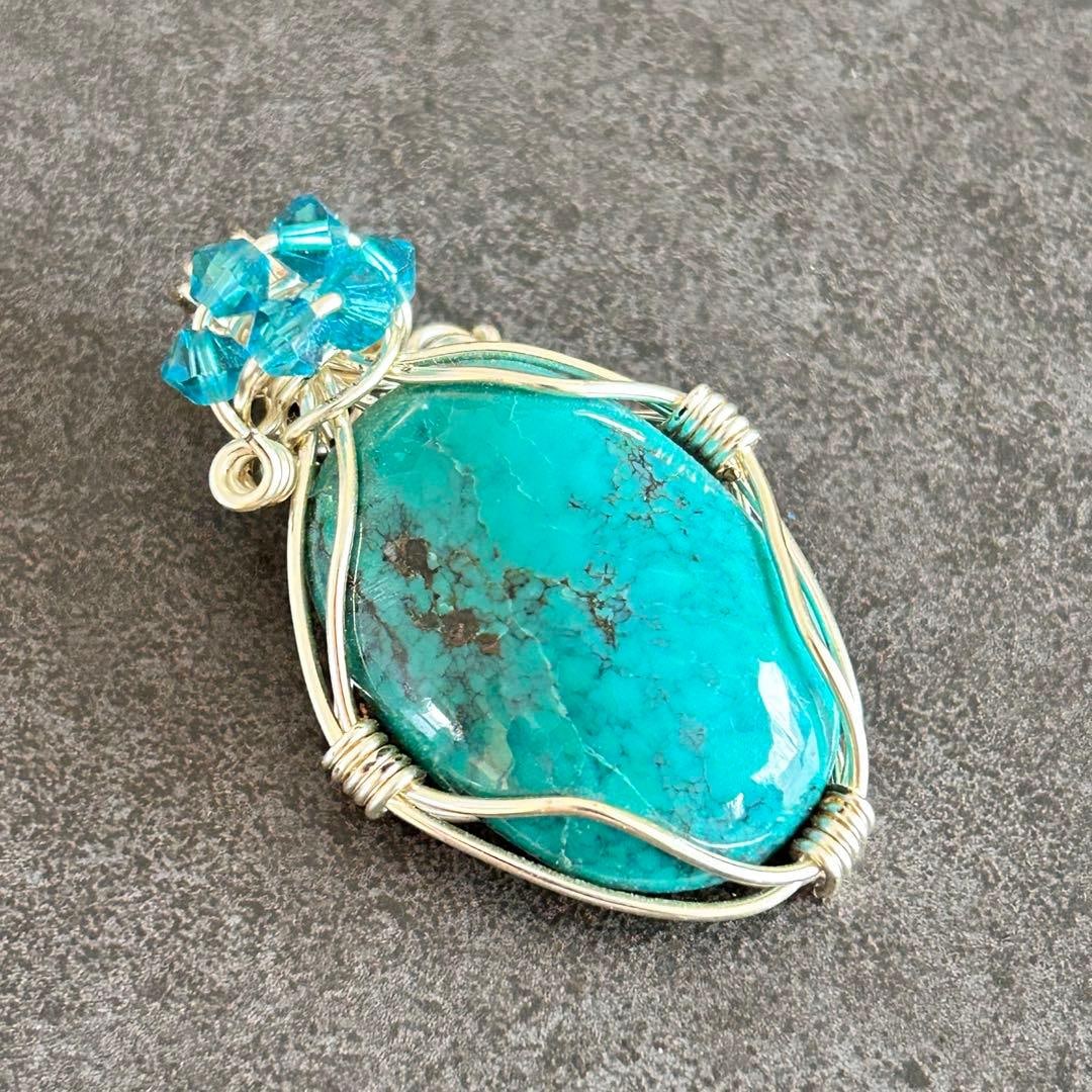 Second-hand - Turquoise pendant: Turquoise pendant Height: approximately 3 cm Width: approximately 2 cm