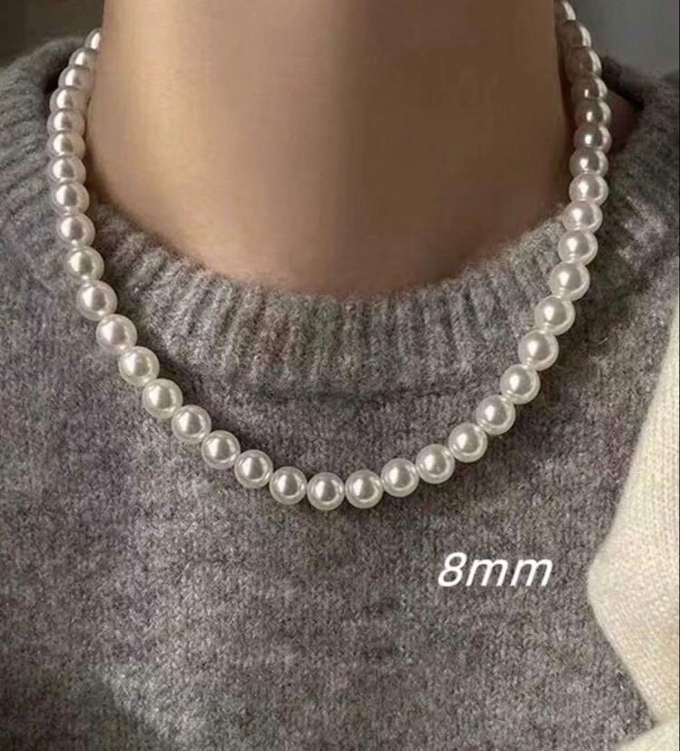 Second-hand - Pearl Necklace: Pearl necklace, 8mm, gold clasp The clasp features a magnetic design, making it easy to install and remove. This is an elegant pearl necklace.