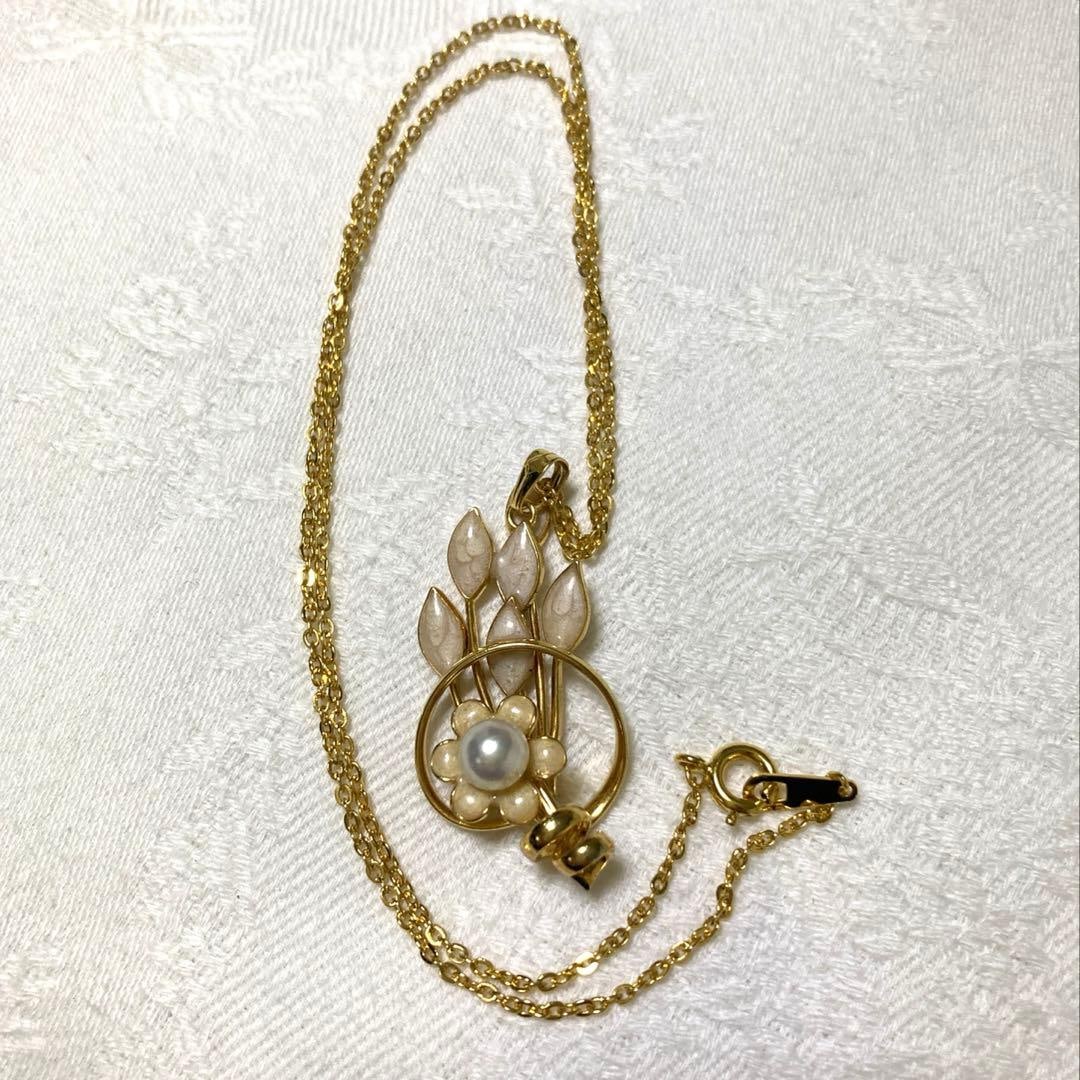 Second-hand - Flower Pattern Necklace: This necklace features a unique design with light pink flowers and leaves, complemented by opal-like decorations that add elegance, giving it a delicate and noble appearance. Details Measurements take