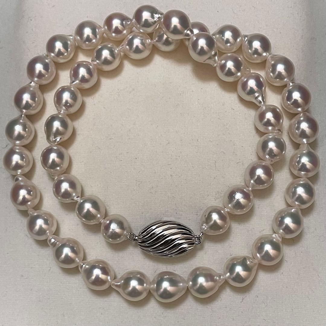 Second-hand Akoya pearl necklace, baroque pearls, natural pearls: Akoya Pearl Necklace, Baroque Pearls, Natural Pearls Dimensions Pearl diameter: approximately 8.0-8.5 mm Length: approximately 43.5 cm (including metal fittings) Total weight: approximately 40.2 grams
