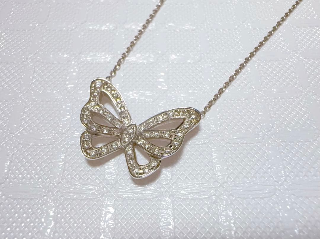 Second-hand K18WG Vendome Aoyama butterfly diamond necklace: K18WG Vendome Aoyama Butterfly Diamond Necklace, this product will be shipped as is, without any accessories.