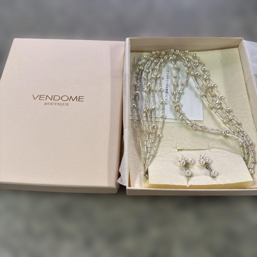 Second hand - VENDOME BOUTIQUE Multi-layer Necklace and Earring Set: VENDOME BOUTIQUE Multi-Layer Necklace and Earring Set