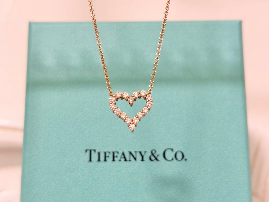 Second-hand - Tiffany & Co. Romantic Diamond Necklace RG Heart-shaped Pendant Mini: This item is a Tiffany & Co. mini heart-shaped diamond pendant. Material: 18K rose gold, diamond Design size: approximately 1cm x 1.2cm Chain length: approximately 41cm This item was purchased in 2019
