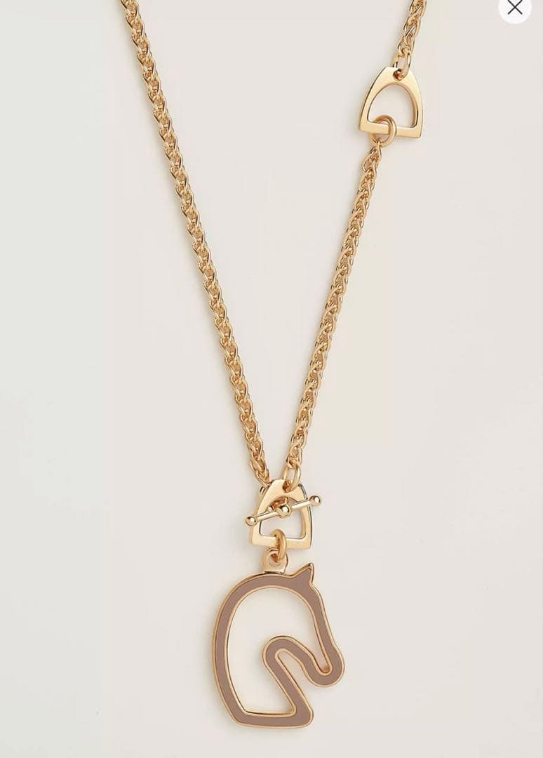 Second Hand - Hermes Tonnerre Small Necklace: This necklace can be worn in two ways; by changing the direction of the pendant, it can be worn on both sides, allowing you to mix and match with your outfits as you please. Made in France Metal