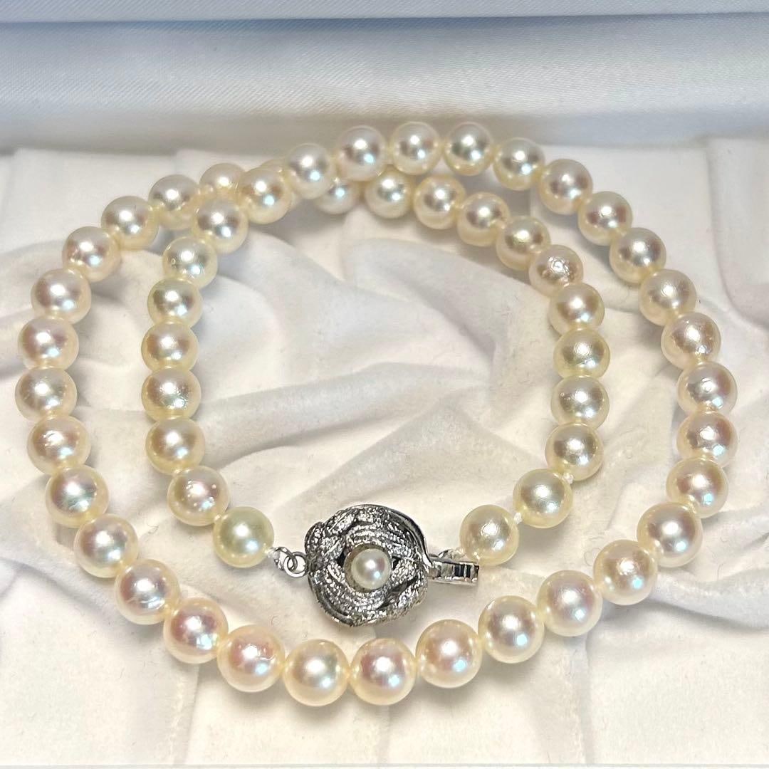 Second-hand Akoya pearl necklace, silver hallmark, 7.0-7.5 millimeters: Akoya Pearl Necklace, size approximately 7.0-7.5 millimeters Silver-plated pearl necklace Agoya Pearl Jewelry Product Description Total length: approximately 42 centimeters Pearl size: approximately 7