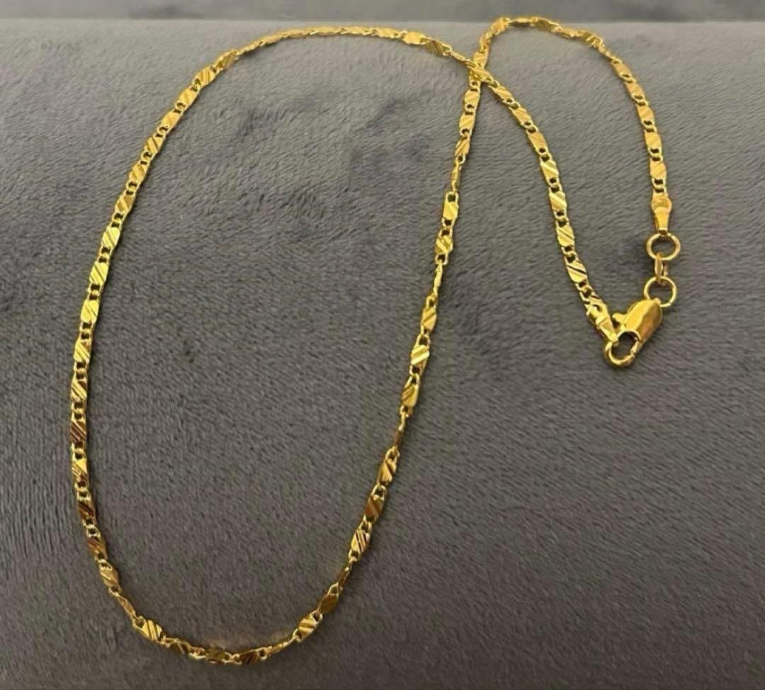 Second-hand - 18K gold necklace, 40 cm.: Even when worn alone, the pure gold luster is very eye-catching, giving a simple and delicate feeling. Suitable for both men and women. Width: 0.3 cm, Length: 40 cm Material: Alloy, 18K gold-plated, w