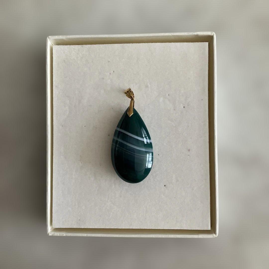 Second-hand - Agate pendant: Agate Pendant Color: Green No scratches, discoloration, etc. Size: 3.5 cm x 2 cm