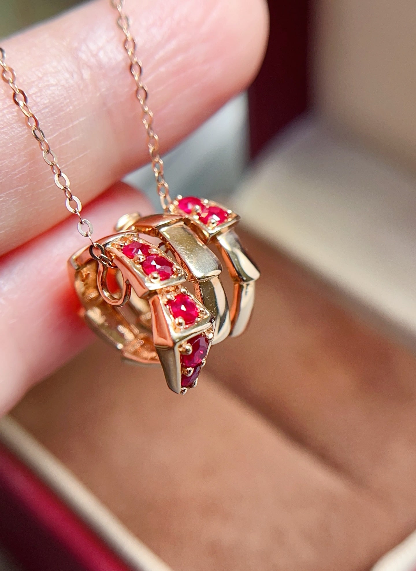 18K gold ruby collarbone necklace - 4