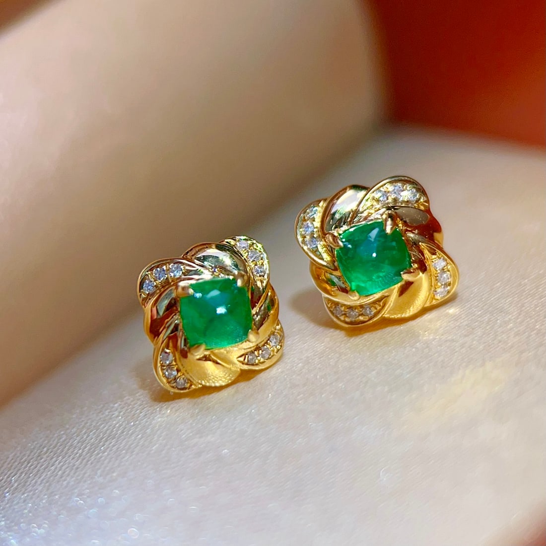 18K gold emerald earrings (1 of 6)