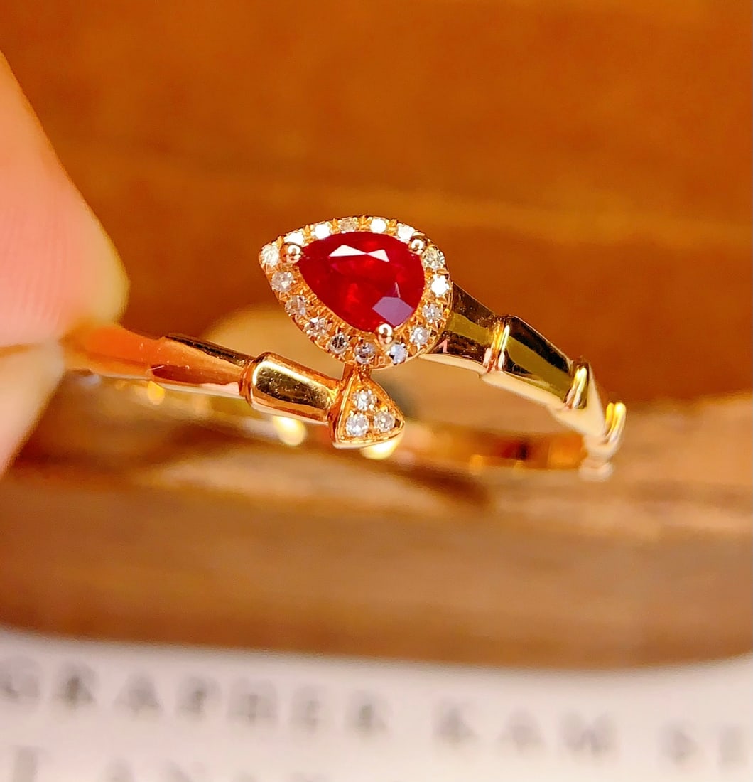 18K Gold Ruby Ring (1 of 6)