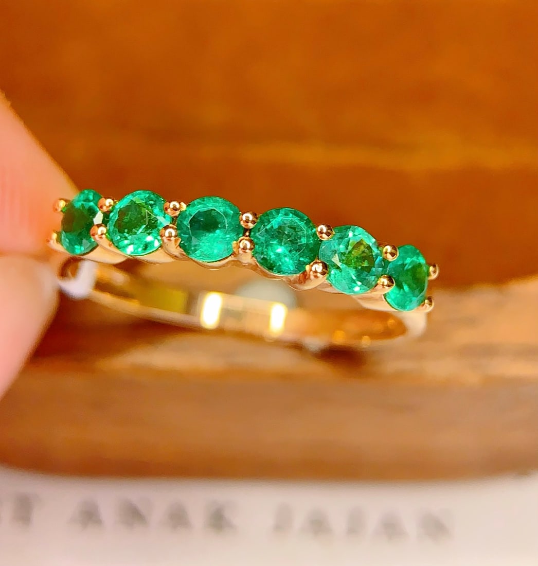 18K Gold Natural Emerald Ring: This 18K gold natural emerald ring stands out with its deep green color and sleek design. The high clarity and natural beauty of the emerald seem to add a touch of natural elegance to the wearer.
