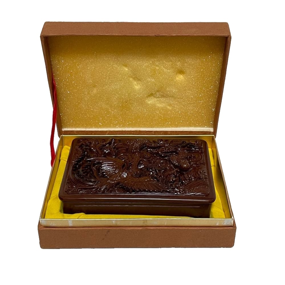 Seal, accompanied by seal paste and two seals.: This item has never been used and comes with two brand new sealed strips. It appears to have been created to commemorate the opening of the Shin Kong Mitsukoshi Department Store in Taiwan. Main