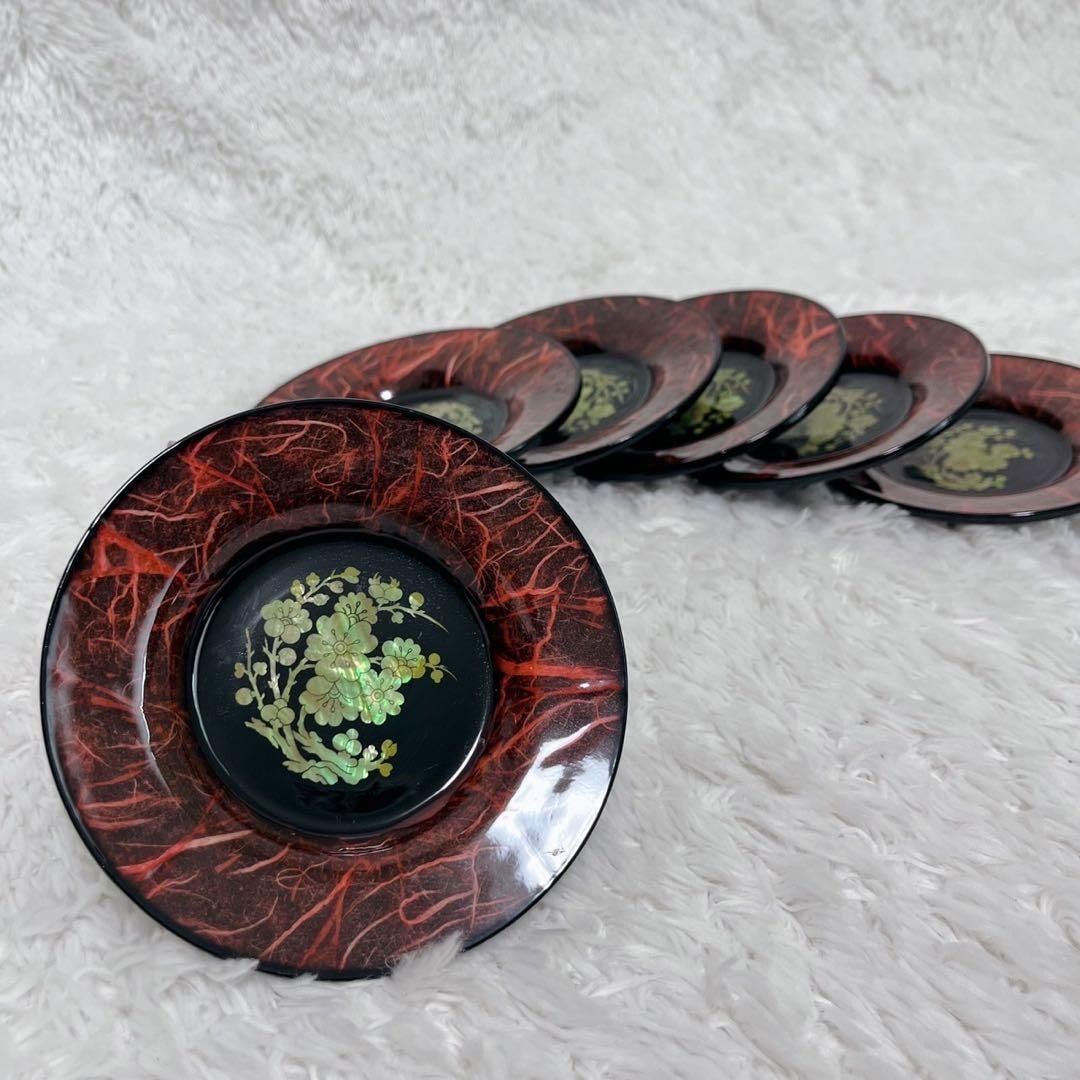 A set of 6 individual plates inlaid with mother-of-pearl.: A set of 6 individual plates inlaid with mother-of-pearl; mother-of-pearl lacquerware tableware. Individually crafted plates made using folk art techniques. The lids of the vessels are inlaid with mot