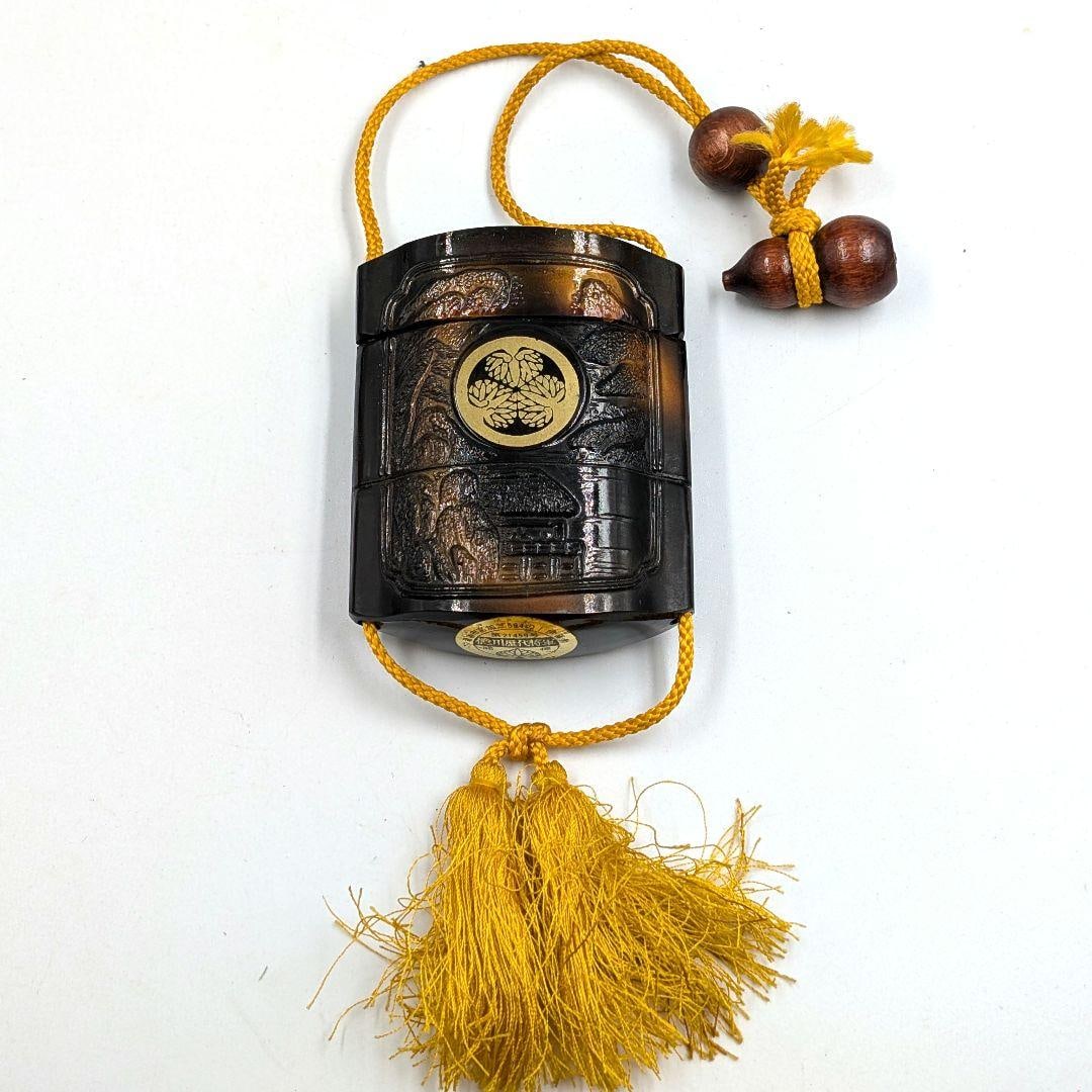 Aoi-patterned ink container (small vessel), featuring a design of the Tokugawa shogunate on the: Aoi Pattern Ink Container (Small Vessel), featuring the design of the Tokugawa Shogunate on the reverse, accompanied by a gourd-shaped netsuke (small decorative clasp), a souvenir from Shimizu City,