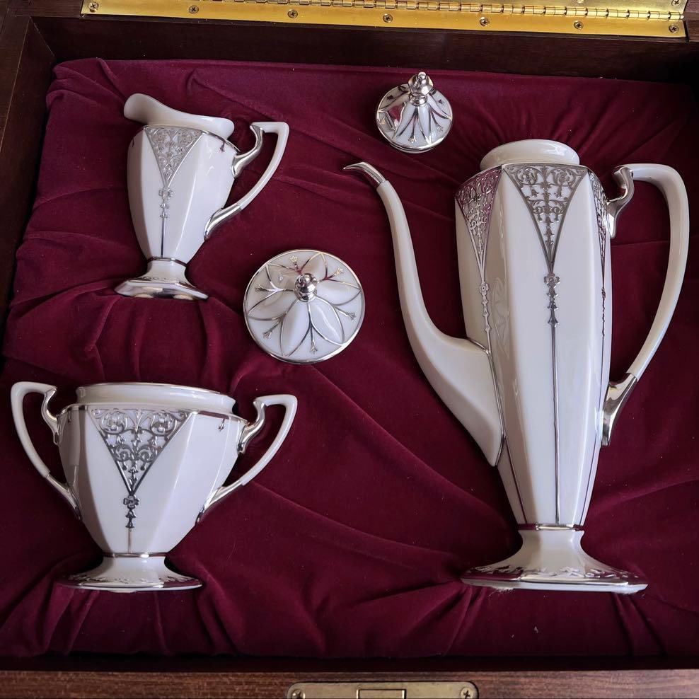 Brand new and unused, Lenox special limited edition pure silver tea set.: This is a rare limited edition tea set from the renowned American pottery manufacturer LENOX. About the Brand Lennox is a leading American brand of ceramics and tableware, established in 1889. It is