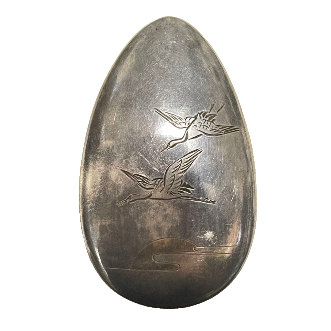 A pure silver incense burner made by Hattori, featuring intricate carvings, crafted from pure: A pure silver incense burner made by Hattori, featuring intricate carvings, weighing 35.1 grams. Remarks: Sold as is. There are residues of glue and discoloration on the metal fittings. No
