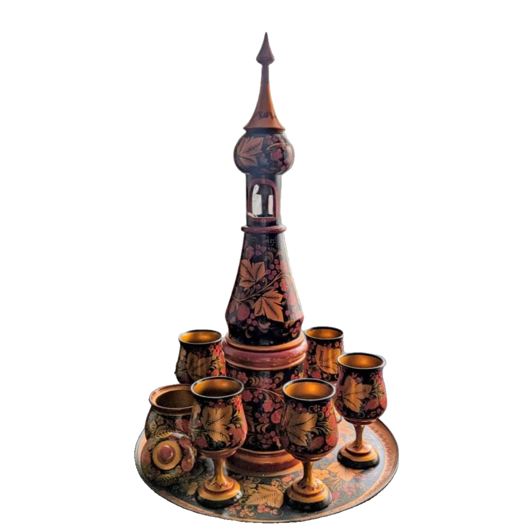 A set of wooden lacquer wine cups manufactured in Russia, decorated in the Khokhloma style.: This is a Russian lacquerware made using the Khokhloma technique. This nine-piece set of wine utensils includes wine glasses, a wine jug, a small jewelry box, and a tray, creating a unique atmosphere