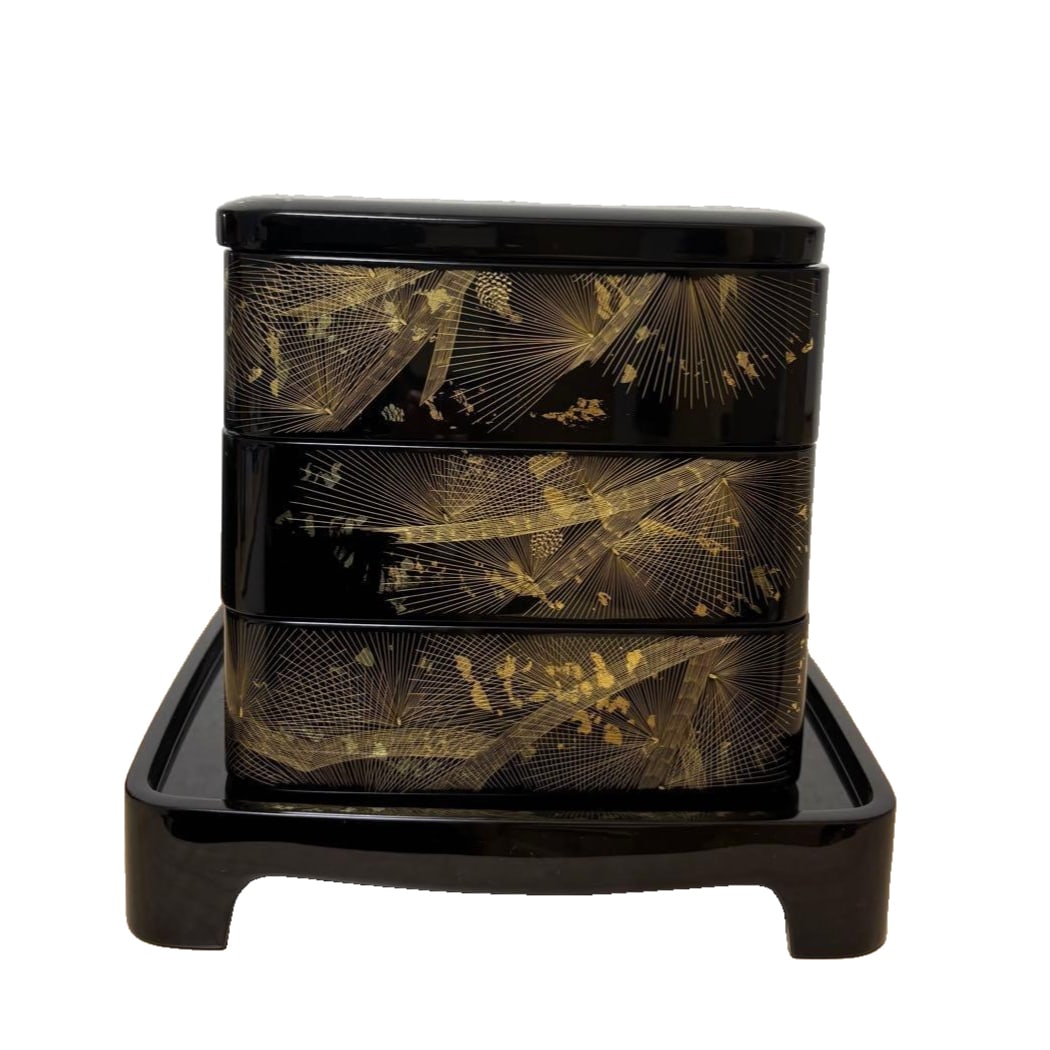 Three-Layered Heavy Wheel Island Lacquerware, Zhengfu Store, Koichi Nakaya: Three-Layer Heavy Wajima Lacquer Lucky Branch Chinkin Wajima Lacquerware New Works Exhibition: Award Winner — Hirokazu Nakaya Type: Bento Box Color: Black/Gold Material: Wood Condition: Unused D