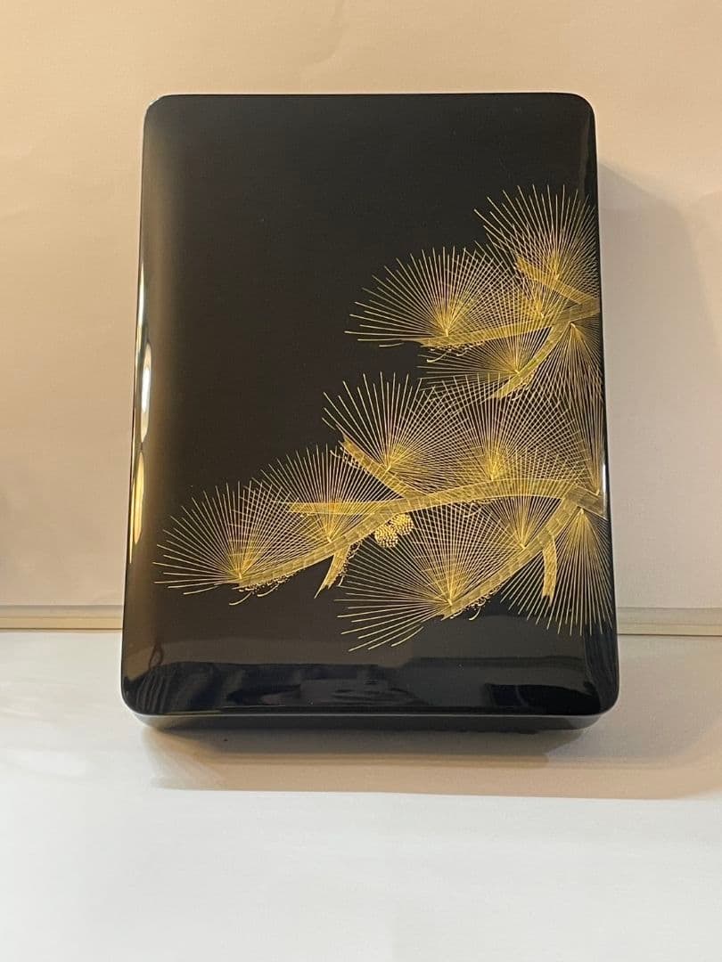 Wajima lacquer document box, decorated with gold leaf patterns. - 2