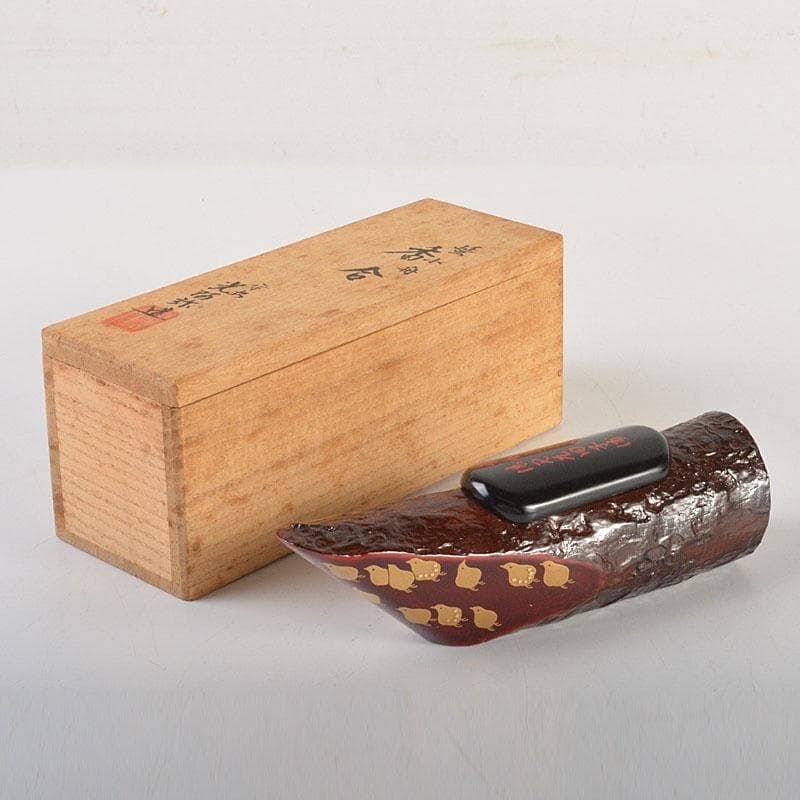 Tea Ceremony Utensils: Heian Period Small Net-Made Incense Box in the Shape of a Boat, Scent of: Tea Ceremony Utensils: Heian Period Small Woven Boat Incense Box, Snow Fragrance Flower Moon Grass, Qing Dynasty Palace, with Original Box Dimensions: Height approximately 5 cm, Width approximately 4.