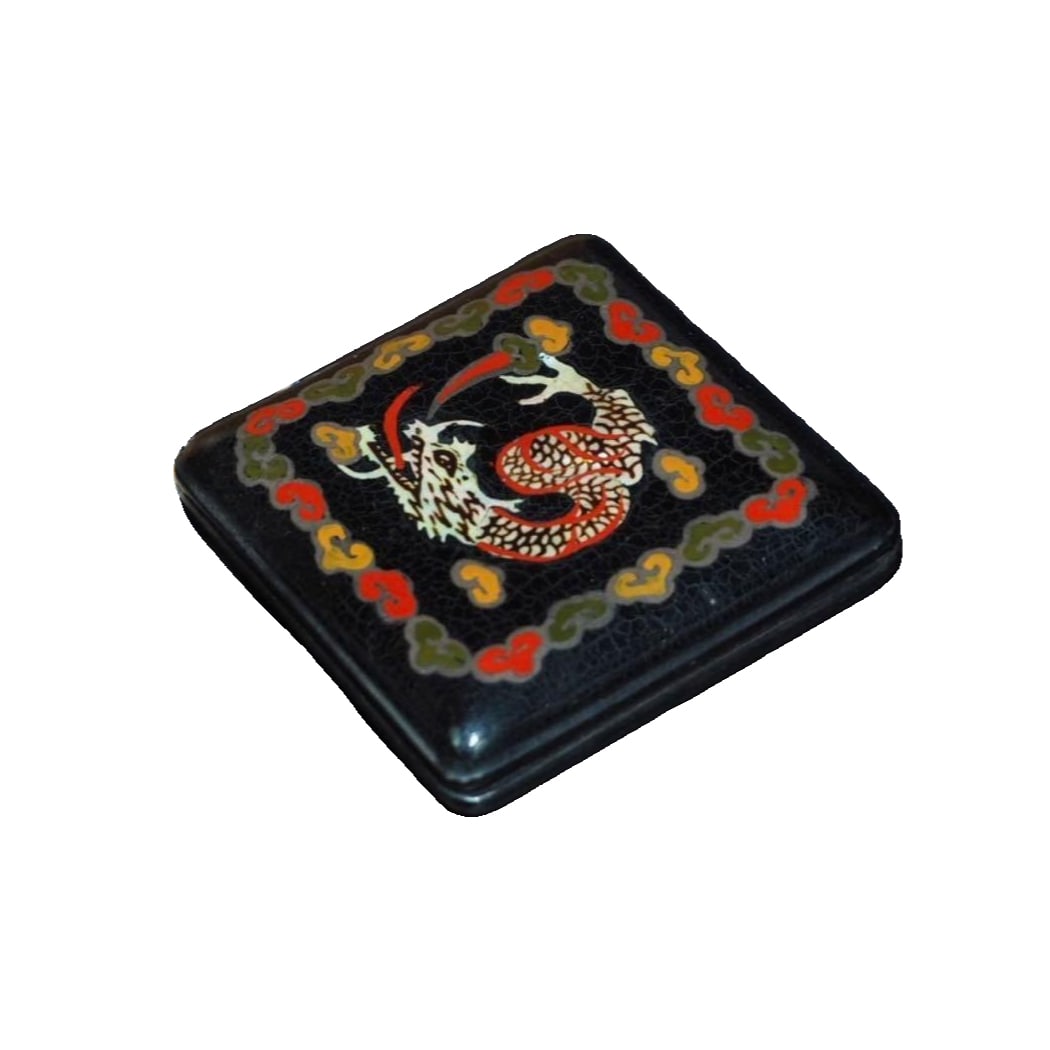 Antique mother-of-pearl inlaid incense box with cloud and dragon motif, accompanied by wooden box.: Antique mother-of-pearl inlaid incense box with cloud and dragon motif, accompanied by a wooden box. Suitable for tea ceremony and flower arrangement. Product Description Height approximately 2 cm, wi