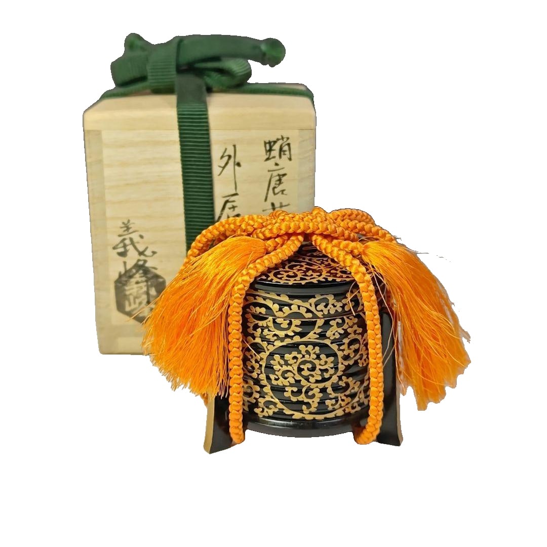 Incense Box "Doi Yoshimine" "Octopus Pattern Maki-e Lacquered Incense Box, with Original Box" Tea: Incense Box "Doi Yoshimine" "Octopus Pattern Maki-e Outer Lid Incense Box, with Original Box" Tea Ceremony Utensil, Lacquerware Height: Approximately 5 cm Width: Approximately 5 cm Depth: Approximatel