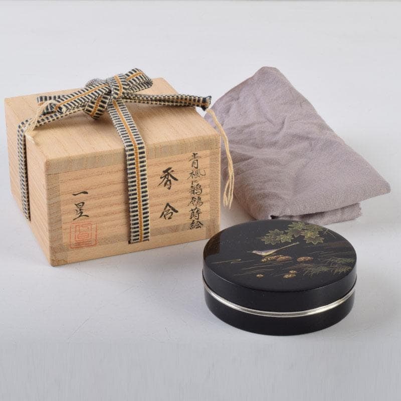 Tea Ceremony Utensils: Wajima Lacquerware, by the Maki-e artist Ichinari Minowa, decorated with a: Tea Ceremony Utensils: Wajima Lacquerware, crafted by the Maki-e artist Ichinari Minowa, adorned with a design of a wagtail on blue maple leaves, incense box, with original box. Dimensions: Height app