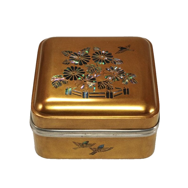 Yamashita Hozai, square incense box with chrysanthemum design, silver rim, chrysanthemum decoration (1 of 20)