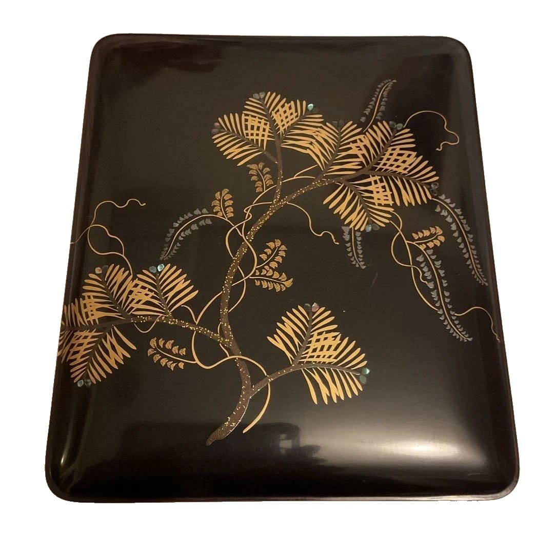 A wooden document box with lacquered (Maki-e) decoration.: A finely crafted lacquer writing box, adorned with gold leaf patterns and accompanied by calligraphy tools. Decorated using the maki-e (gold lacquer) technique. Dimensions: 22.5 cm x 20 cm x 4.2 cm. T