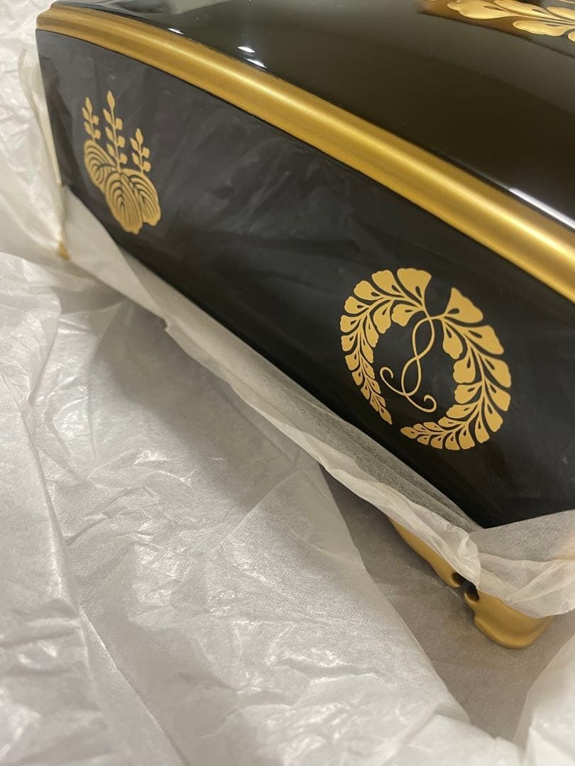 Lacquer document box decorated with gold leaf patterns on a black lacquer ground. - 2