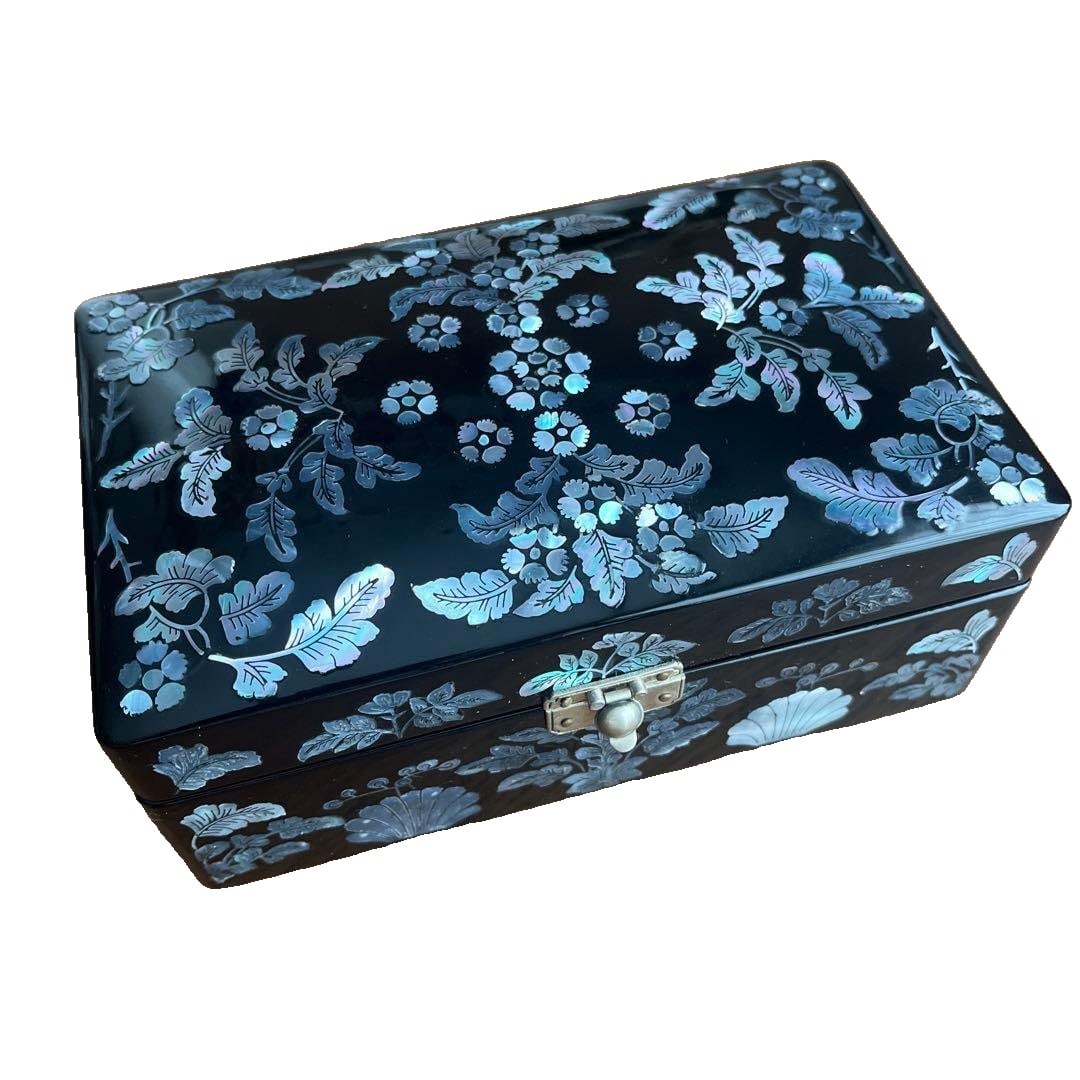 Black lacquer document box, decorated with shell inlay.: A black lacquer writing box, adorned with exquisite mother-of-pearl inlaid floral patterns. Material: Black lacquer, decorated with mother-of-pearl motifs Design: Floral and leaf patterns Size: Medium